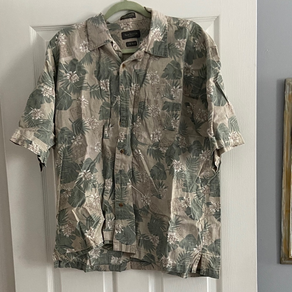 Men’s van Heusen tropical print shirt L